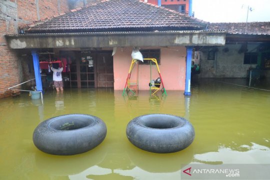 Sungai Wulan Kudus meluap, ratusan rumah tergenang banjir Page 2 Small