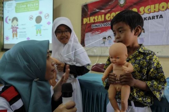 Sosialisasi antisipasi kekerasan anak Page 1 Small