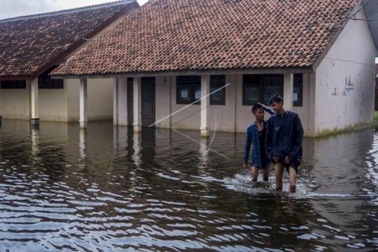 Sekolah terdampak banjir Page 2 Small