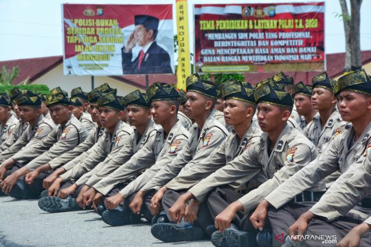 Kapolda Kepri lantik 174 Bintara baru Page 7 Small