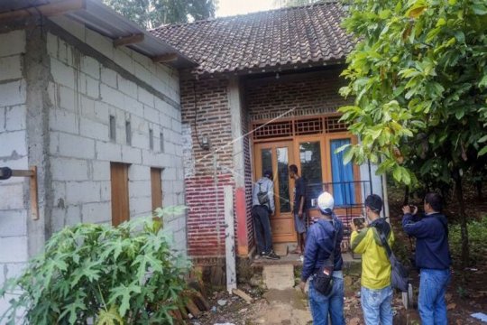 Rumah terduga teroris di Batang Page 1 Small