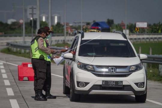 Penyekatan kendaraan di jalan tol Page 3 Small