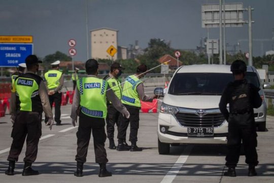 Penyekatan kendaraan di jalan tol Page 2 Small