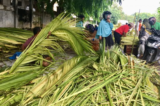 Selongsong ketupat sepi pembeli Page 2 Small