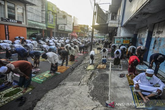 Shalat Id di jalan raya