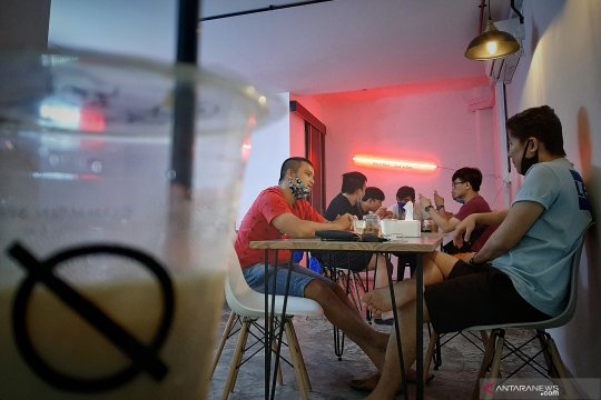 Coffeeshop di Batam kembali ramai jelang penerapan New Normal Page 2 Small