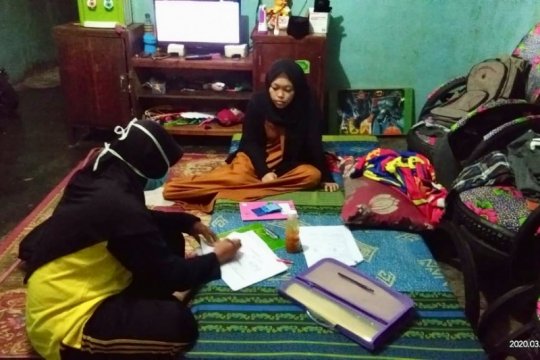 Bidan Teguh dan jejak setapak jalan di Gununglangit Banjarnegara