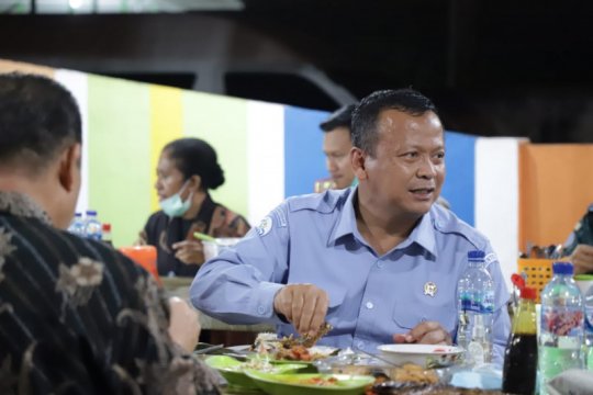 Menteri ini akui dari dulu suka makan pecel lele