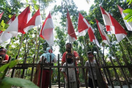 Warga pasang 75 bendera merah putih Page 2 Small