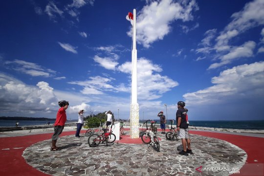 Bersepeda di pulau perbatasan rayakan kemerdekaan Indonesia Page 4 Small