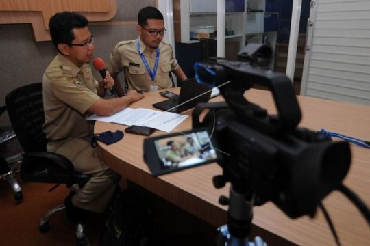 Siaran pendidikan melalui radio Page 1 Small