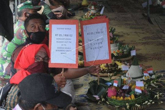 Kirab tumpeng HUT TNI Page 2 Small