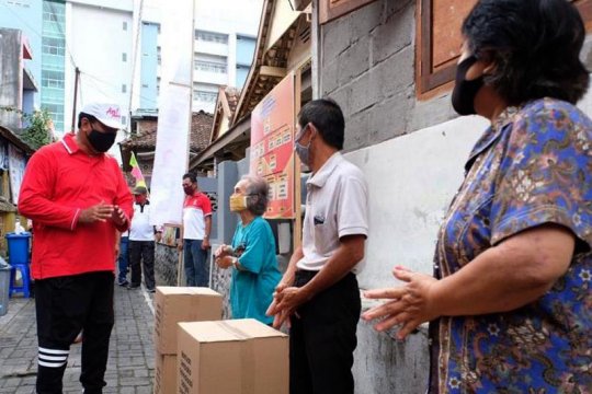 Wali Kota Magelang beri sembako  untuk warga terdampak pandemi COVID-19