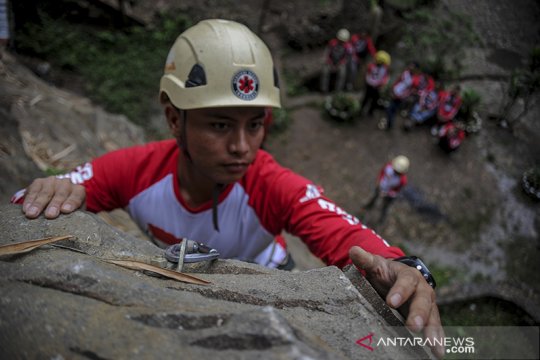 Sekolah panjat tebing Merah Putih