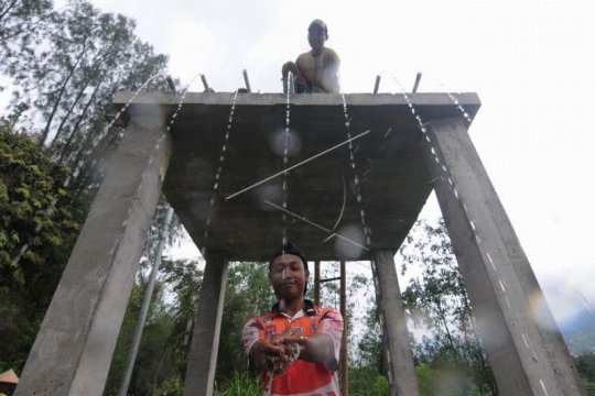 Tempat penampungan air warga lereng Gunung Merapi Page 2 Small