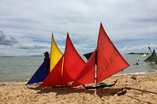 Ratusan Jong berpacu di Pantai Sembulang, Pulau Rempang Page 1 Small