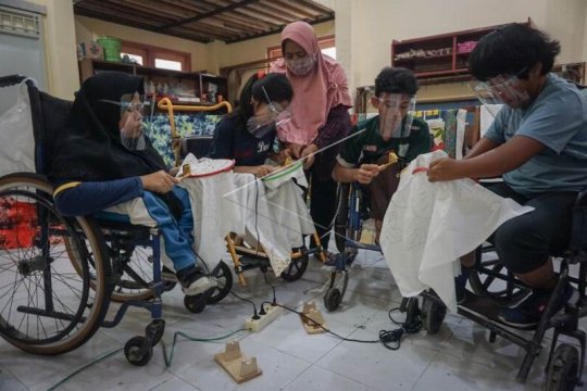 Pelatihan membatik bagi penyandang disabilitas Page 2 Small