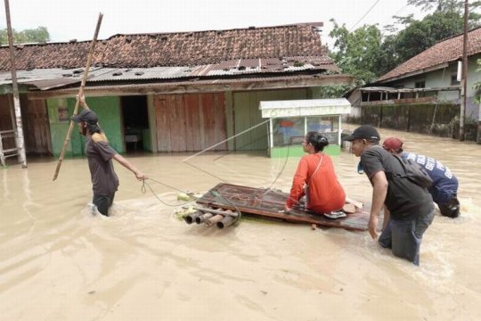 Sungai Serayu meluap Page 3 Small