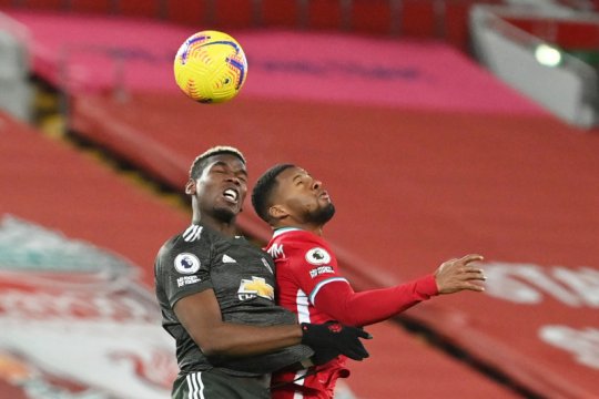 Imbang lawan Liverpool 0-0 MU tetap di puncak