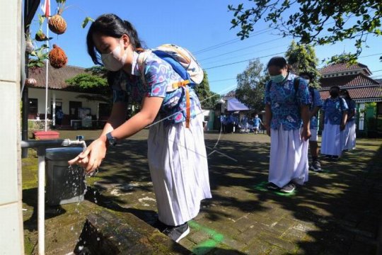 Simulasi protokol kesehatan di sekolah Page 2 Small