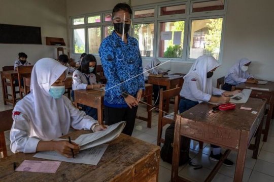 Uji coba ujian sekolah dengan protokol kesehatan Page 1 Small