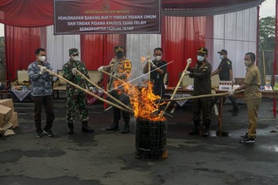 Pemusnahan barang bukti tindak pidana Page 2 Small