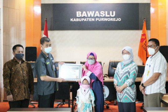 Anggota Panwaslu meninggal dunia, BPJAMSOSTEK dan Bawaslu serahkan santunan