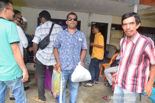 Salurkan Sembako untuk Tunanetra Terdampak COVID-19