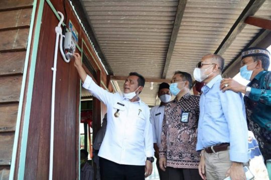 Gubernur Kepri resmikan listrik desa di Lingga Page 1 Small