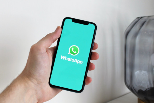 WhatsApp izinkan transfer riwayat obrolan iOS - Android