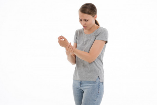 Tips mengatasi nyeri sendi usai kena COVID-19