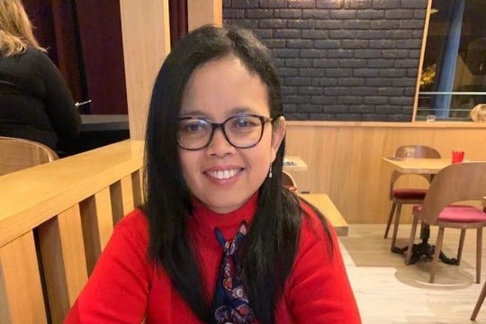 Kisah anak tukang jahit peraih gelar PhD dan berkarier di Prancis
