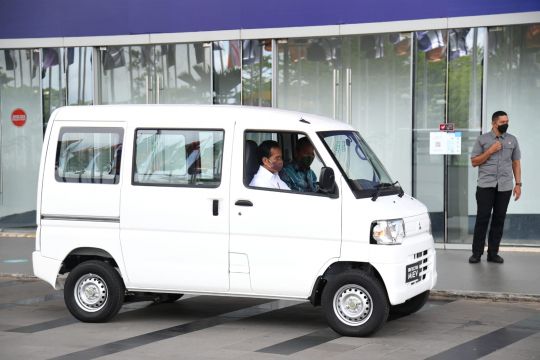 Presiden Joko Widodo dorong pembangunan ekosistem mobil listrik