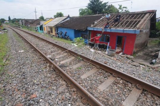 Bongkar rumah untuk jalur kereta api ganda Page 3 Small