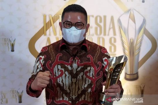Bupati Bangka Selatan terima Penghargaan Indonesia Award 2021