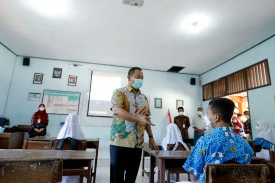 Hendi cek pelaksanaan ujian akhir semester sekolah di Semarang