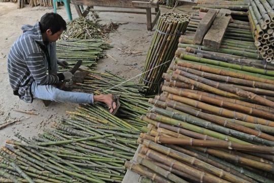Kerajinan bambu cendani Page 1 Small
