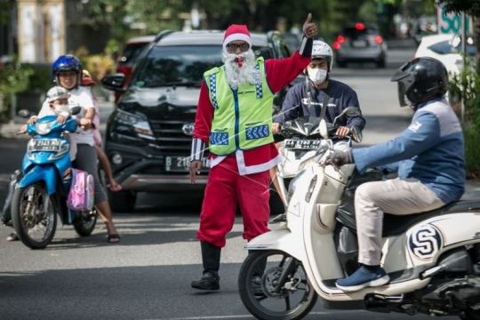 Supeltas berkostum sinterklas Page 1 Small