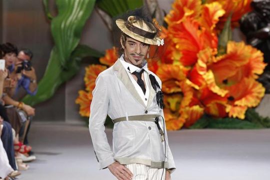Dior akan rilis buku fesyen kreasi John Galliano