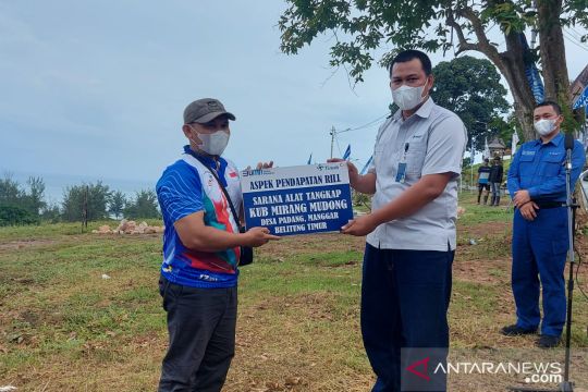 PT Timah serahkan alat tangkap bagi KUB Mirang Mudong di Belitung Timur