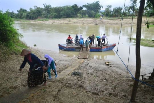 Transportasi perahu penyeberangan Page 2 Small