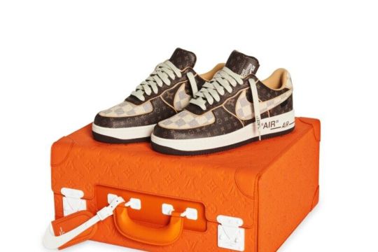 200 pasang sepatu Virgil Abloh terjual  Rp358 miliar