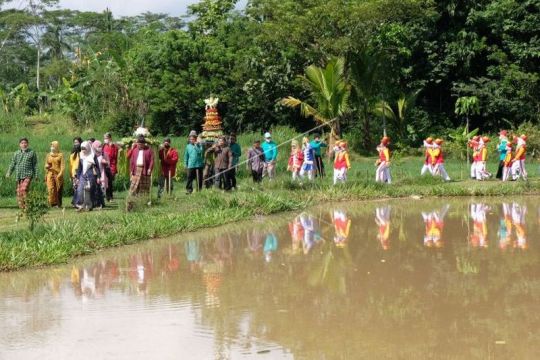 Tradisi Kirab Jodang Rawa Gembongan Page 2 Small