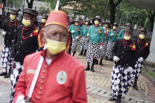 Kirab budaya Wedangan Angkringan Page 1 Small