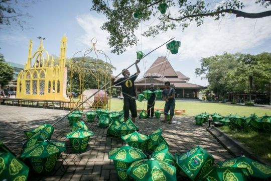 Pemasangan hiasan sambut Ramadhan Page 2 Small