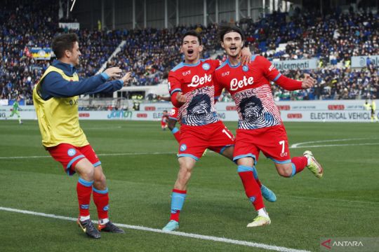 Napoli ancam posisi Milan usai taklukkan Atalanta 3-1