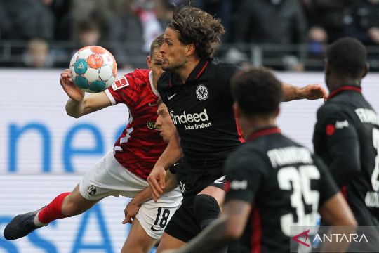 Freiburg taklukkan Frankfurt di kandangnya 2-1