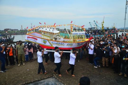 Pesta Lomban di Jepara Page 5 Small