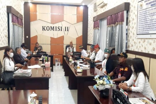 Petani mengadu ke DPRD Kotim keluhkan anjloknya harga sawit