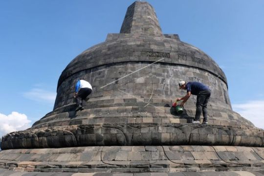 Aksi membersihkan Candi Borobudur Page 3 Small